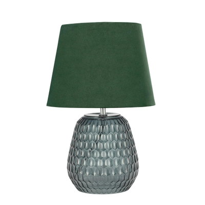 Tischlampe mit grünem Stoffschirm und blauem, strukturiertem Glasfuß für Wohnraumbeleuchtung