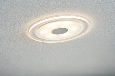 Plafonnier LED rond blanc avec lumière blanc chaud et design moderne pour espaces de vie.