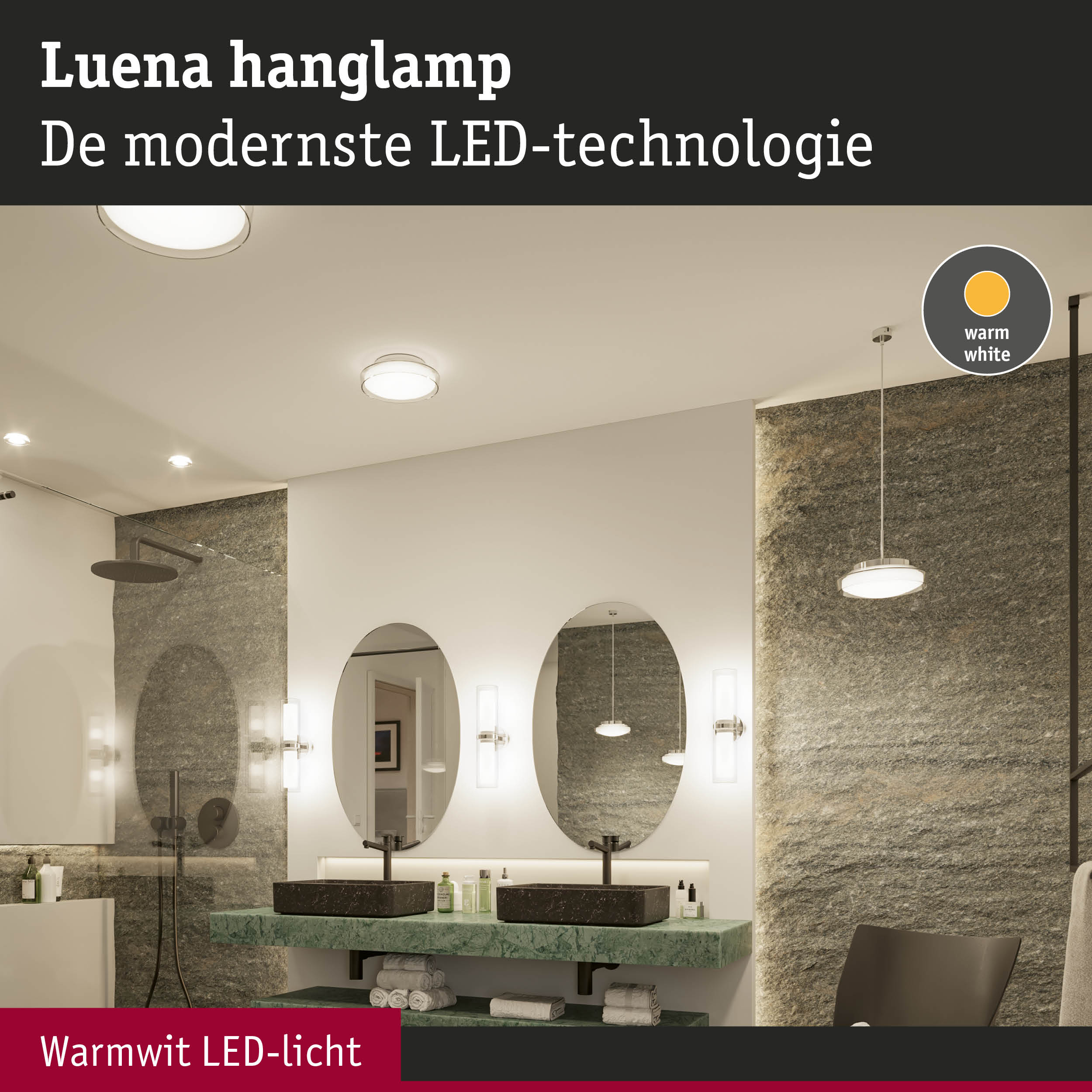 Luena LED hanglamp met warm wit licht in moderne badkamer met spiegels en groene marmeren wastafel