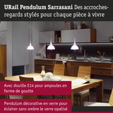 Trois suspensions en verre blanc URail Pendulum Sarrasani avec douille E14 au-dessus d'une table en bois dans une cuisine moderne
