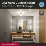 Gove Wand- und Deckenleuchte mit warmweißem LED-Licht in modernem Badezimmer mit Holz und Spiegel