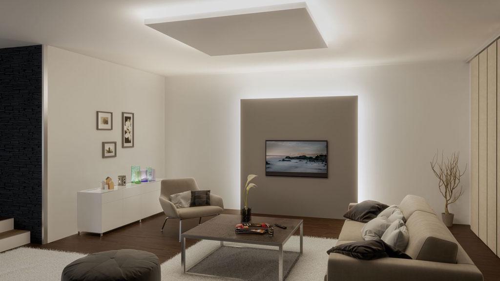 Salon moderne avec éclairage LED indirect au plafond et mur en lumière blanche chaude pour une ambiance cosy.