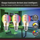 Trois ampoules LED dimmables avec blanc réglable et couleurs RVBW dans une salle à manger moderne.