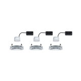 Trois spots encastrés carrés en aluminium argenté avec modules LED blancs et câbles noirs
