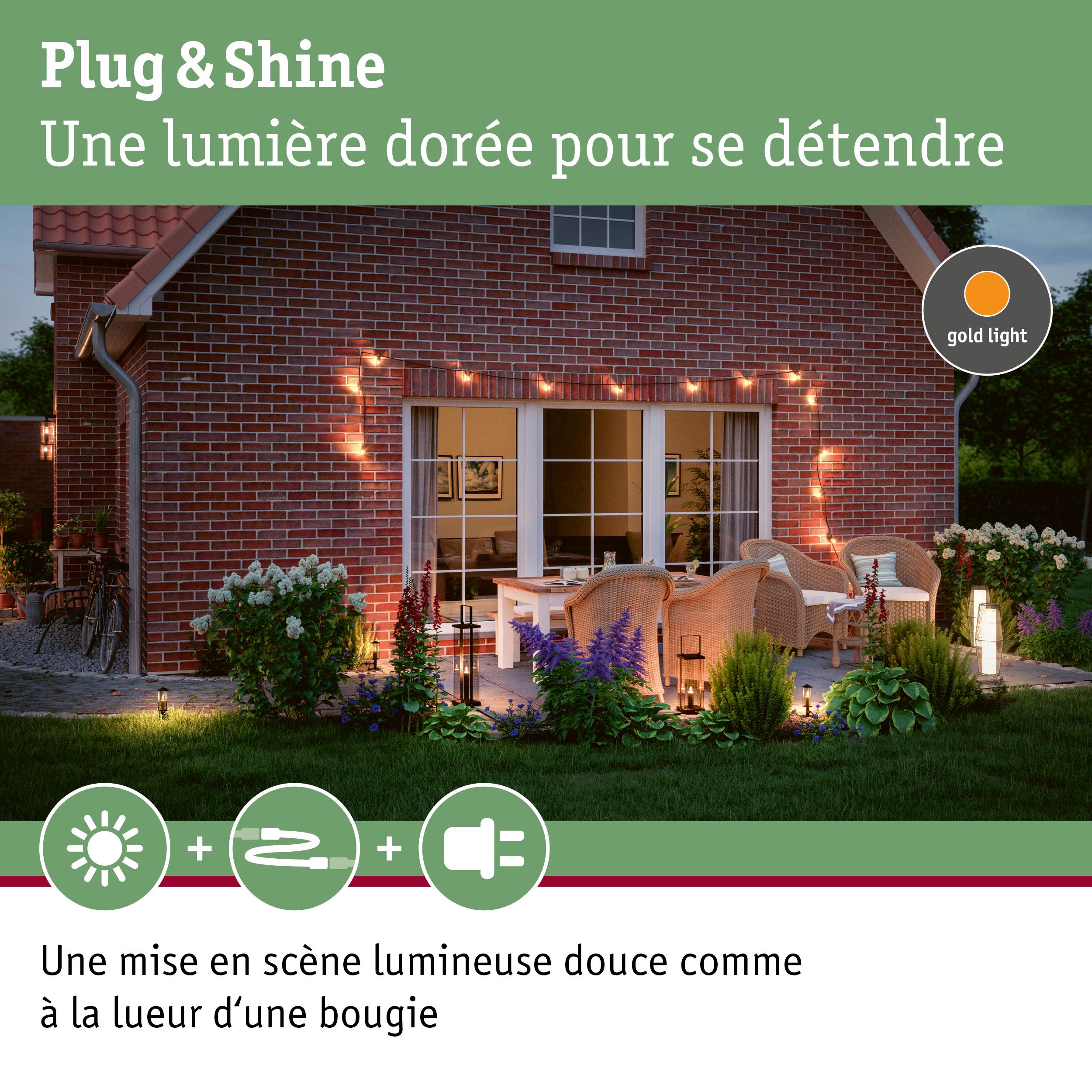 Terrasse accueillante avec éclairage extérieur doré et lumière de jardin pour soirées détendues