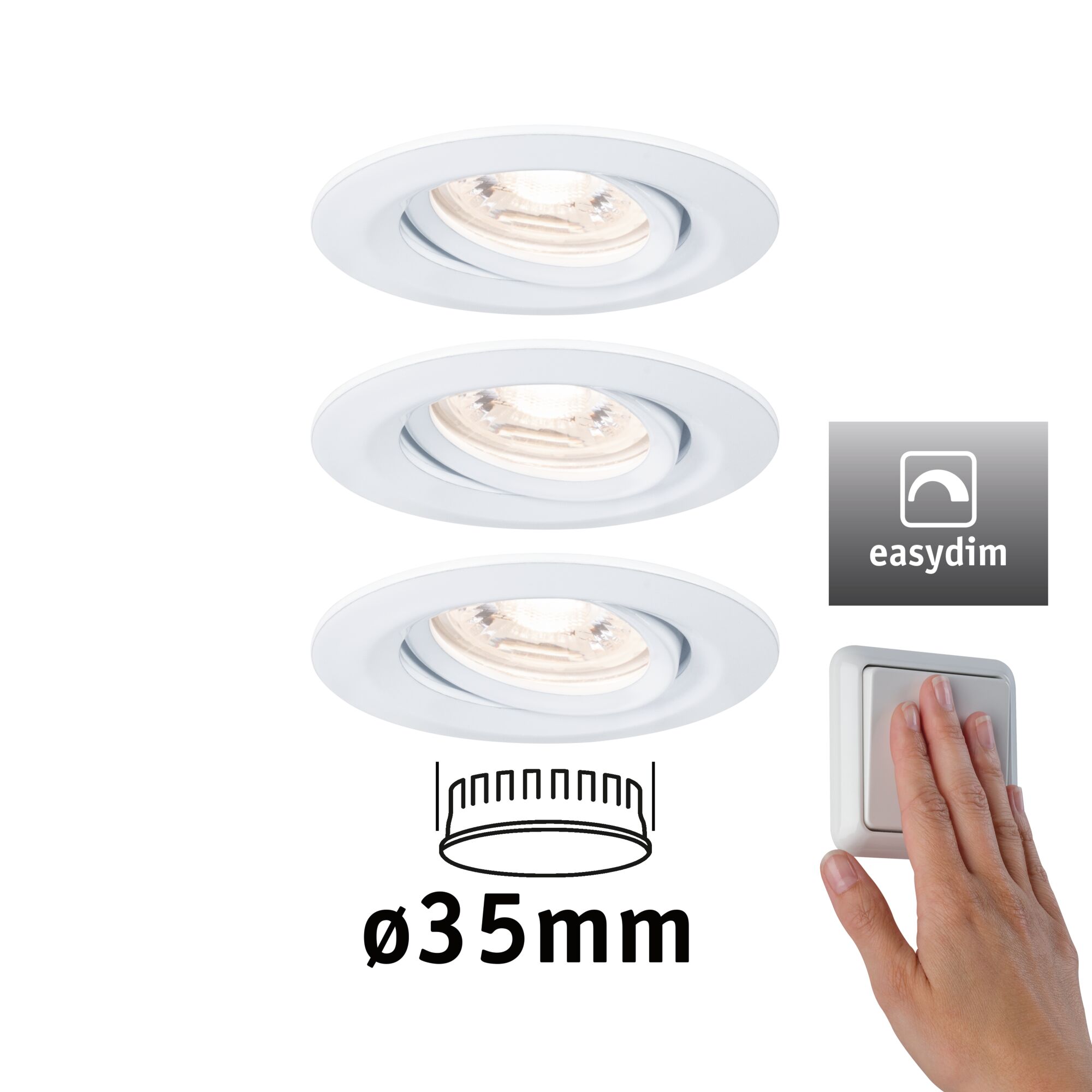 Spot encastré LED Easy Dim Nova Mini Plus Coin Kit de base orientable rond 66mm 15° Coin 3x4,2W 3x300lm 230V gradable 2700K Blanc dépoli Trois spots encastrés blancs en métal de 35 mm de diamètre avec fonction EasyDim dimmable.