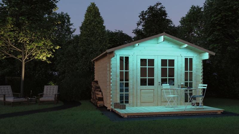 Houten tuinhuis met koelblauwe LED-buitenverlichting, terras met witte tafel en stoelen in de tuin.