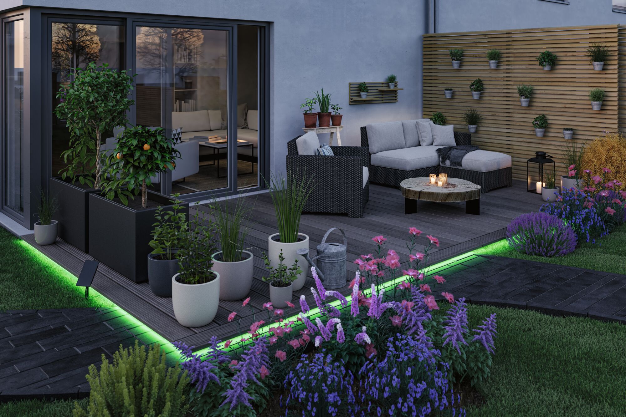 Jardin moderne avec canapé en polyrattan gris, terrasse en bois et éclairage LED vert au sol