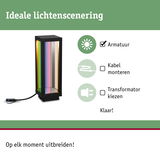 Zwarte rechthoekige LED-buitenlamp met meerkleurige glazen panelen en kabelaansluiting voor tuinverlichting