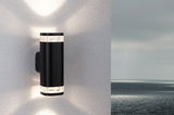 Applique murale noire en aluminium avec parties acryliques transparentes diffusant une lumière blanche chaude.