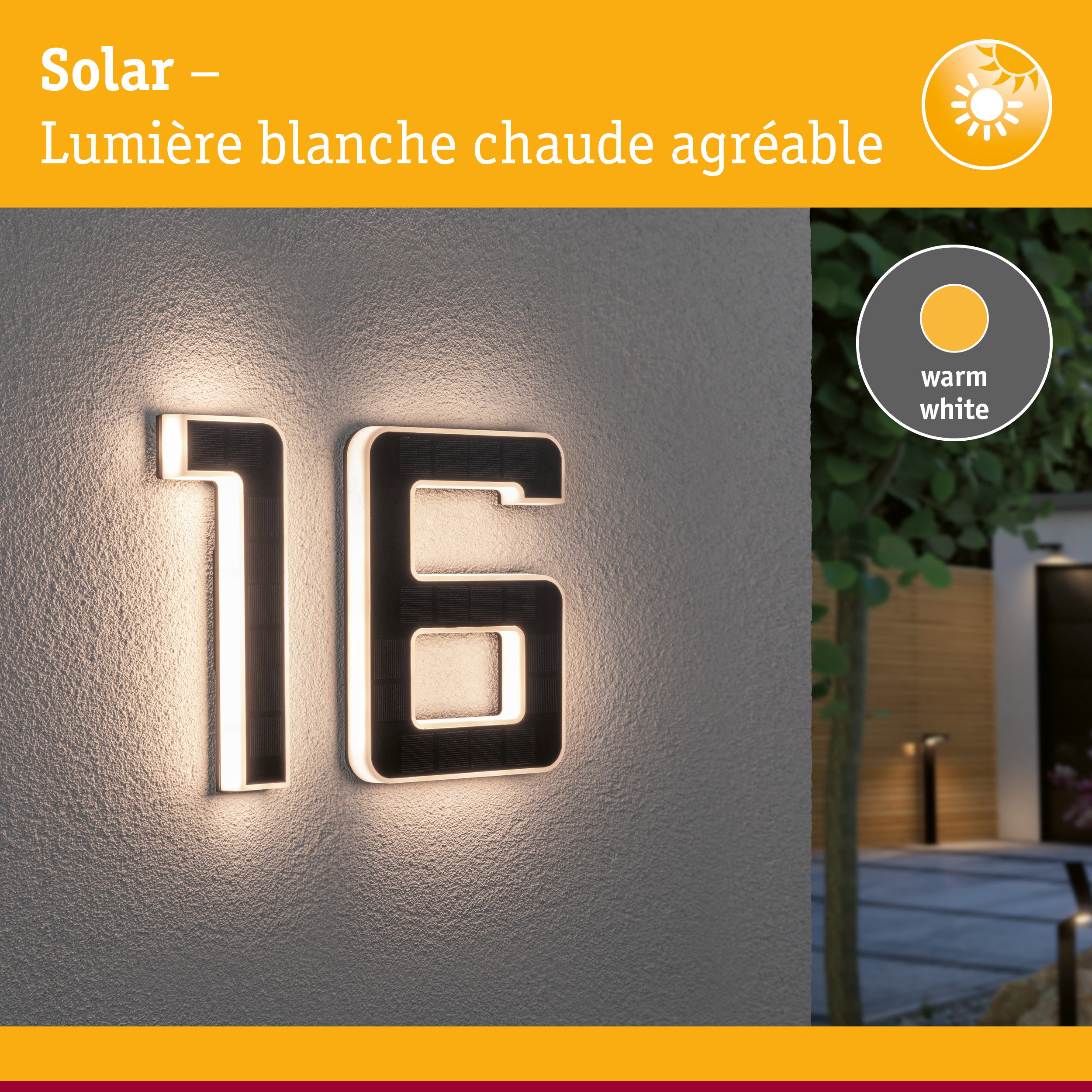 Numéro de maison solaire avec lumière LED blanc chaud sur mur gris pour éclairage extérieur et numéro