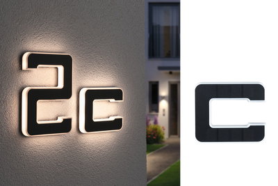 Schwarze LED-Hausnummernleuchte mit warmweißem Licht und moderner Form für Außenwände.