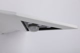 Hvid loftslampe med integreret bevægelsessensor og tre detektorer til smart belysning