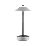 Lampe de table moderne avec revêtement en cuir gris et structure métallique noire pour un éclairage élégant