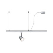 Moderner silberner LED-Strahler an Schienensystem mit Kabelaufhängung für flexible Beleuchtung
