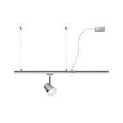 Moderner silberner LED-Strahler an Schienensystem mit Kabelaufhängung für flexible Beleuchtung