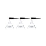 Tre hvide LED-indbygningsspots med GU10 fatning og sort kabel til moderne belysning