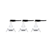 Tre hvide LED-indbygningsspots med GU10 fatning og sort kabel til moderne belysning