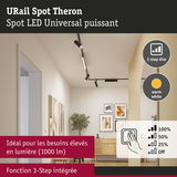 Spot LED URail Theron noir avec lumière blanc chaud et fonction de gradation 3 étapes dans un salon moderne