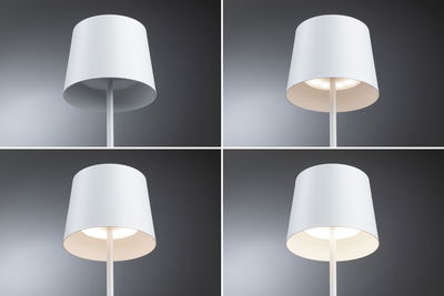 Quatre vues d'une lampe sur pied blanche en métal avec abat-jour simple pour éclairage intérieur