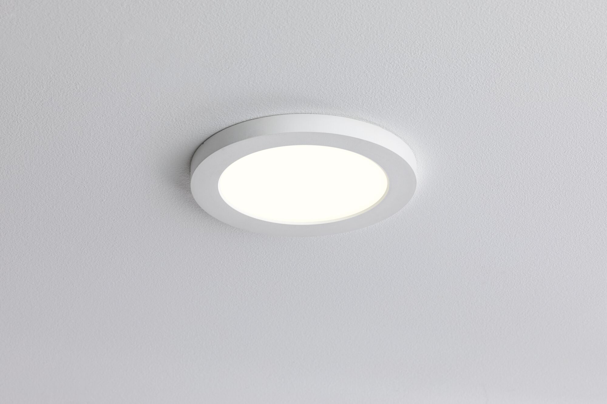 Plafonnier LED rond blanc avec cadre mat pour éclairage intérieur moderne et solution économique en énergie