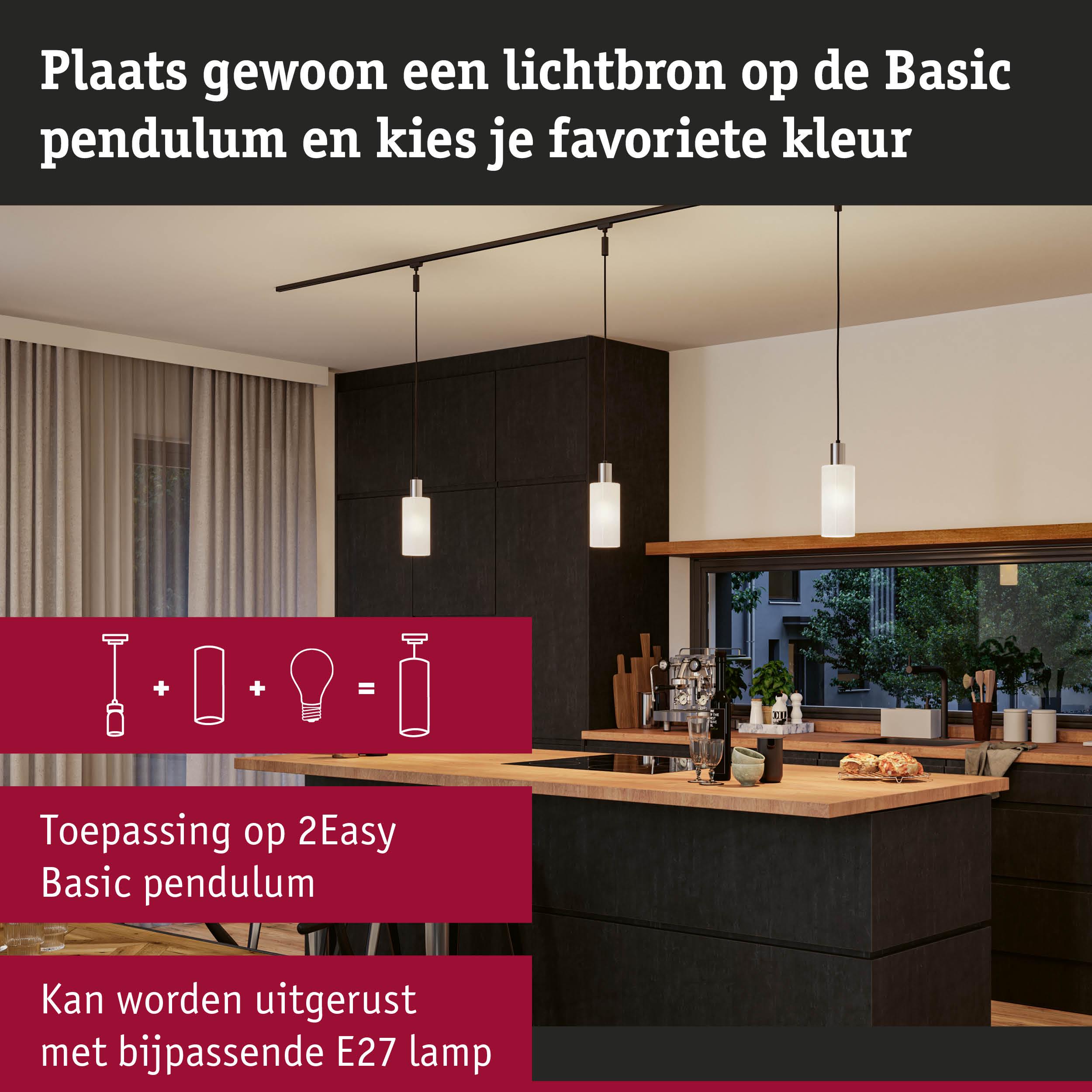 Moderne keuken met drie witte glazen en metalen Basic pendelverlichting boven houten eiland