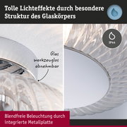 Glasleuchte mit strukturierter Oberfläche und IP44 Schutz für blendfreie Beleuchtung mit Metallplatte