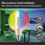 Kleurrijke LED-lamp met dimbare en instelbare witlichtfunctie voor slimme verlichting.