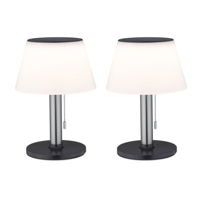 Deux lampes de table modernes avec abat-jour en plastique blanc et base en métal noir avec chaîne à tirer