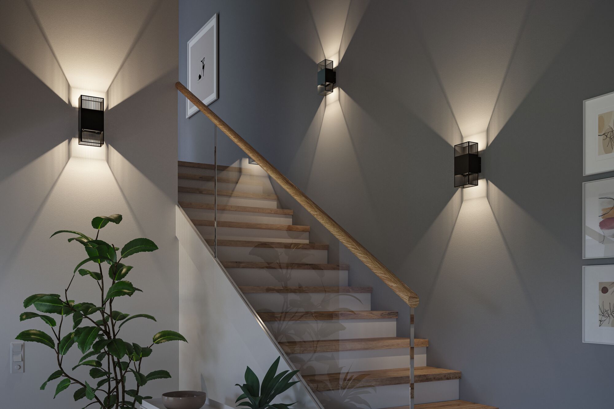 Moderne schwarze Metall-Wandleuchte mit dekorativem Lichtmuster an Treppenhauswand für Wohnraumbeleuchtung