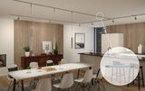 Moderne eetkamer met witte tafel, stoelen, houten wandpanelen en LED-railsverlichting in beeld