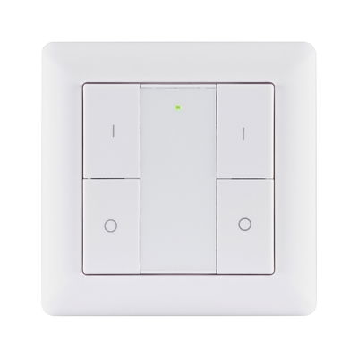 Witte kunststof wandschakelaar met vier knoppen en groene LED-indicator voor lichtregeling