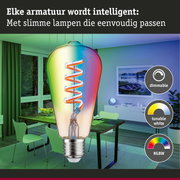 Kleurrijke LED-lamp met spiraal in moderne eetkamer, dimbaar en instelbaar wit licht