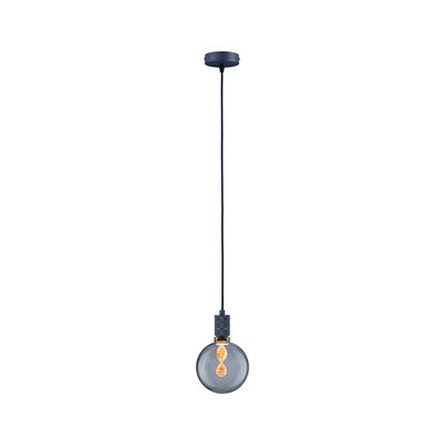 Moderne hanglamp met rookglas en blauwe kabel voor stijlvolle woonverlichting