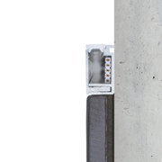 Querschnitt eines Aluminium-Profils mit LED-Kontakten für moderne Lichtleisten und Beleuchtungssysteme