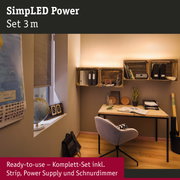 Modernes Arbeitszimmer mit Holzregalen und Schreibtisch, beleuchtet durch LED-Lichtstreifen Set 3 m