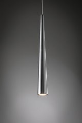 Schlanke Pendelleuchte aus gebürstetem Aluminium in Silber mit warmweißem LED-Licht für moderne Räume