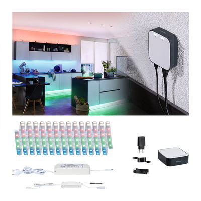 Kit bande LED avec contrôleur et alimentation blanc et noir pour éclairage intelligent de cuisine.