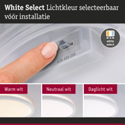 Vinger stelt witte LED-lamp in met selecteerbare lichtkleur warm wit, neutraal wit en daglicht wit