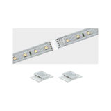 Bande LED avec connecteur transparent pour solutions d'éclairage flexibles en lumière blanche.