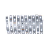Flexibler LED-Streifen mit weißen Leuchtdioden auf silberner Platine für vielseitige Lichtakzente