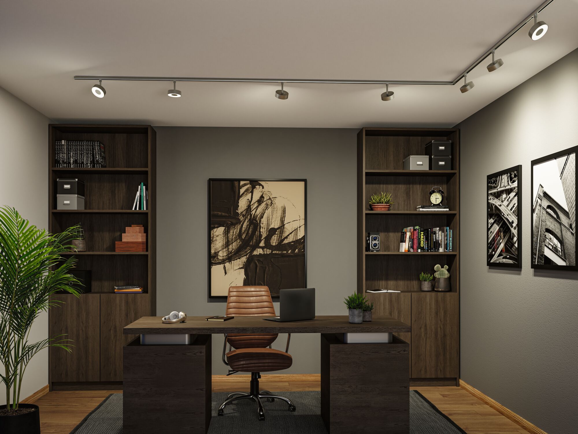 Modernes Büro mit braunem Holzschreibtisch, Lederstuhl und verstellbaren LED-Deckenstrahlern in Silber.