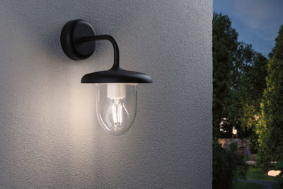 Schwarze Außenwandleuchte aus Metall mit klarem Glas und sichtbarer LED-Glühbirne für Gartenbeleuchtung