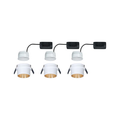 Drie witte LED-inbouwspots met gouden reflector en zwarte kabel voor moderne binnenverlichting.