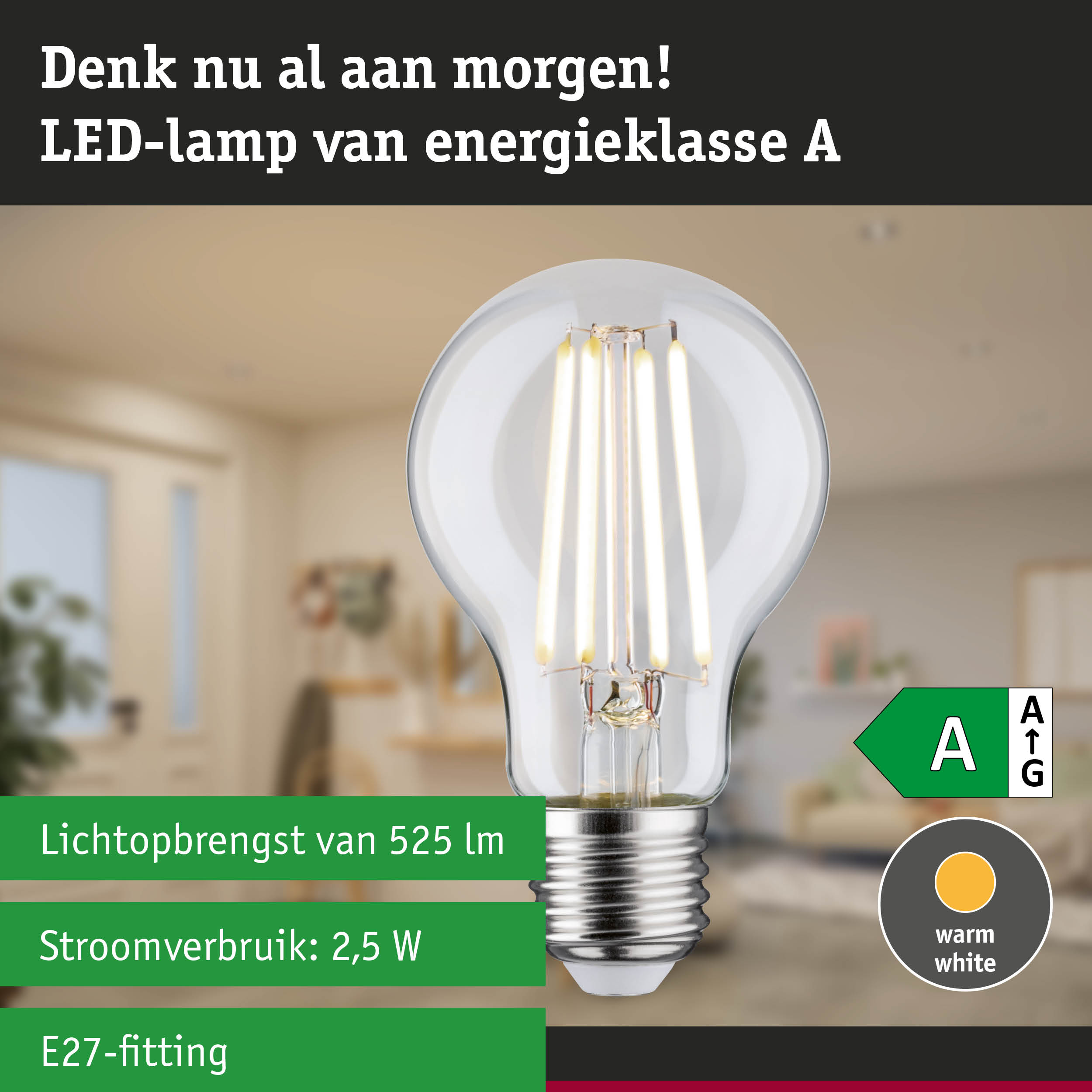 Transparante LED-lamp met warm wit licht en ultra-efficiënte technologie tegen groene bosachtergrond