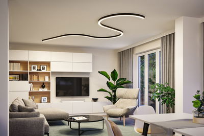 Moderne stue loft med buet sort LED-loftlampe til stilfuld rumbelysning.