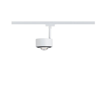 Weißer LED-Spot aus Metall an Schienensystem für flexible Beleuchtung im Innenraum