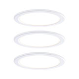 Drie witte ronde LED-inbouwspots met warm wit licht voor moderne kamerverlichting