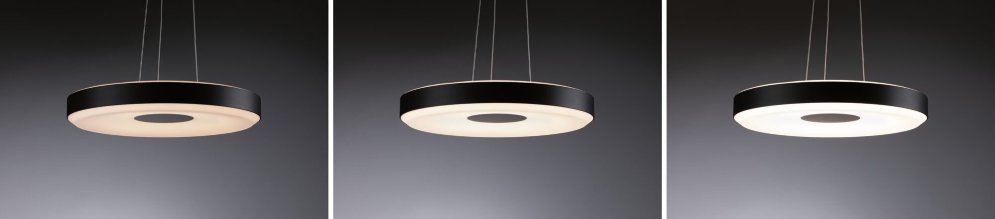 Drie moderne zwarte LED-hanglampen met rond ontwerp en warm wit licht voor woonruimtes.