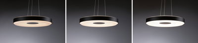Drie moderne zwarte LED-hanglampen met rond ontwerp en warm wit licht voor woonruimtes.